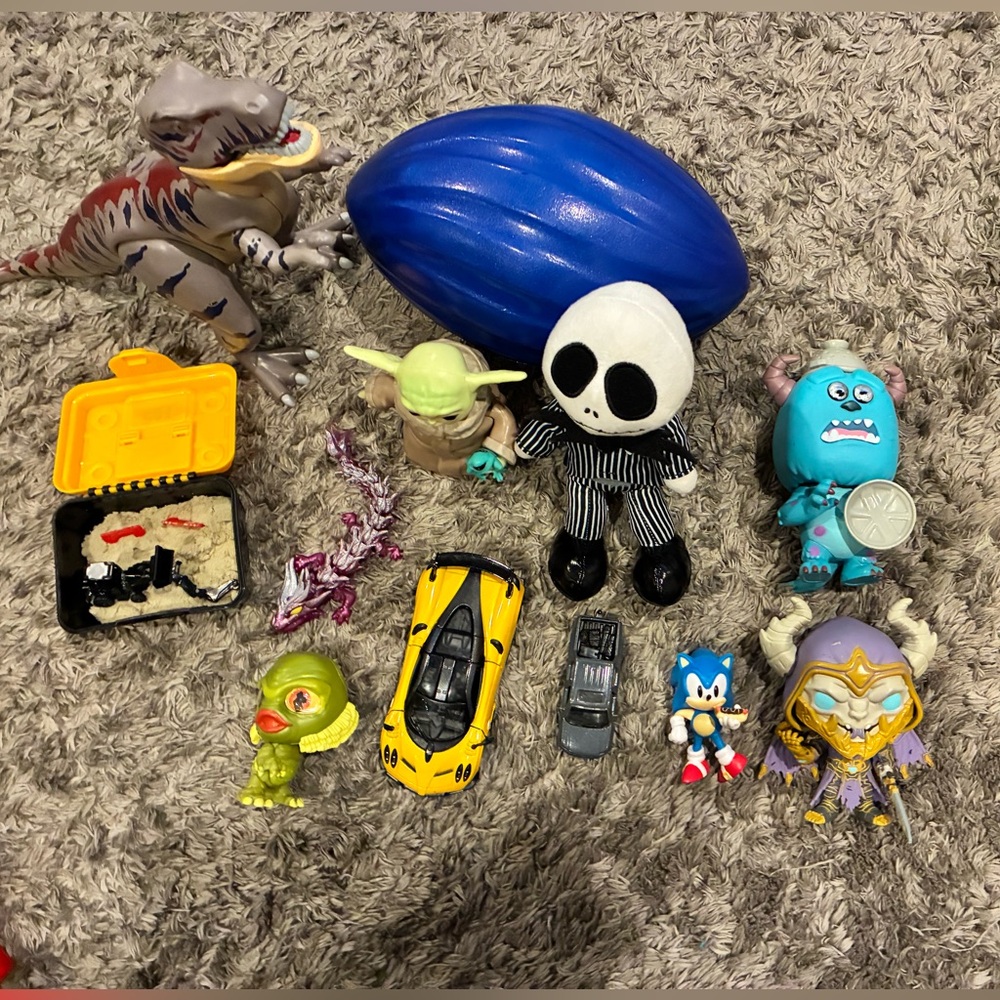 Misc.Disney,UniversalStudios,car,JurassicPark,kinetic sand toy lot. offers ok